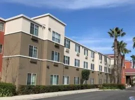 Holiday Inn Express & Suites Tracy by IHG