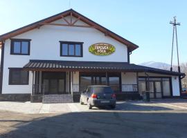 Mountain dew, hotel with parking in Bilasovytsya