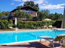 Agriturismo Fiore di Campo, hotel with pools in Fermo