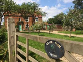 Dairy Barns Holiday Cottages, hotel v destinaci Norwich