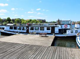 AmicitiA, boat in Amsterdam