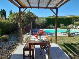 Le mazet de l'Amathye, guest house in Aramon