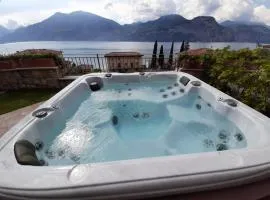 BMP APARTMENT DELUXE 2 JACUZZI RISCALDATA PRIVATA vista Lago di Garda