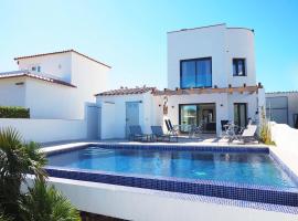 Holiday Home Alberes by Interhome, luxusní hotel v destinaci Empuriabrava