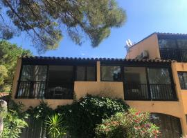 Appartement 239 Les Salicornes, מלון בארל