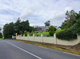 Highfield house bed and breakfast COLLINSTOWN, hotel near Castlepollard Museum, Collinstown