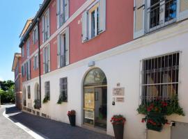 Hotel Dei Tigli, hotel em Angera