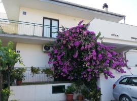 Apartmani Danica, hotel a Pirovac (Slosella)
