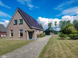 Classy Holiday Home in Langezwaag with Terrace, vakantiehuis in Langezwaag
