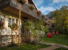 Northland Lodge, B&B/chambre d'hôtes à Waterton Park