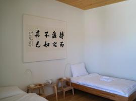 Hôtel Ming Shan, hotell sihtkohas Bullet
