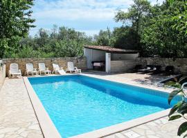 Holiday Home Cittanobile - KST410 by Interhome, ξενοδοχείο με πισίνα σε Tinjan