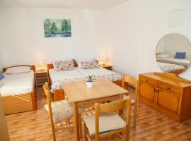 Apartments Butkovic, guest house in Hvar
