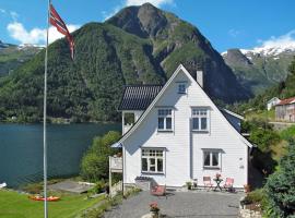 Chalet Villa Esefjord - FJS003 by Interhome, cabin nghỉ dưỡng ở Balestrand