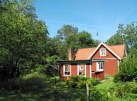 Holiday Home Åkekvarn Snärjet by Interhome, cabaña o casa de campo en Olofström