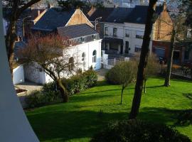 Gîte de la Conciergerie du Cheval Blanc: Luttre, Pierpont Golf yakınında bir otel