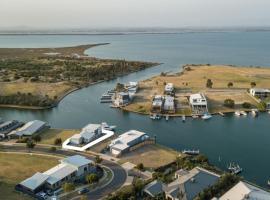 Anchored, hotel in Paynesville