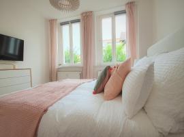 PB Ferienwohnungen - FeWo 2 - Stilvoll eingerichtetes Apartment im Herzen Senftenbergs, hotel v mestu Senftenberg