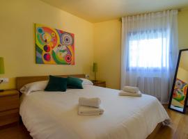 Devesa Park Apartment with Private Parking, hotelli Gironassa lähellä maamerkkiä Fira de Girona -messukeskus