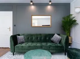 Wakacyjny Apartament Premium na Rynku w Darłowie by Renters Prestige