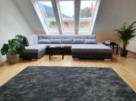 Dachgeschoss-Apartment in Landeck - 140m², feriebolig i Landeck