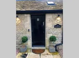 New Loos Cottage, Old School Court