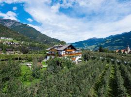 Hotel & Residence Rebhof, hotel perto de Hochmuth - Alta Muta Cable Car, Tirolo