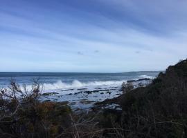 SKENES CREEK MOTEL - OPEN, VACANCY - Call Direct PLEASE 61 GREAT OCEAN ROAD , SKENES CREEK, hotel din Skenes Creek