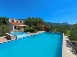 Holiday Home Parada, ξενοδοχείο σε Kaštel Novi