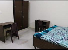 Samrat hostel, hotel in Noida