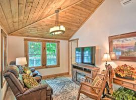 3 Mi to Downtown Renovated Highlands Cottage – hotel w mieście Highlands