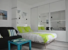 Studio lumineux Intra-muros à 2 pas de la plage.