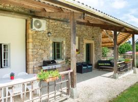 Plush Holiday Home in Lacapelle-Biron with Garden, hotell sihtkohas Lacapelle-Biron