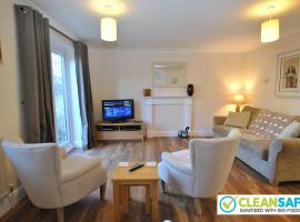 Cosy 2-Bedroom Cottages in Central Windsor, family hotel in Windsor