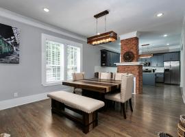 Atlanta Luxury Vacation Home by Downtown & Airport, hotel in Atlanta