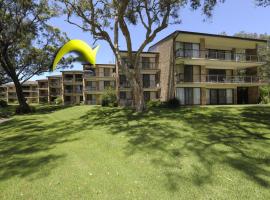 Bay Parklands 33 Air conditioning Foxtel Pool Tennis Court andSpa, hotel in Shoal Bay