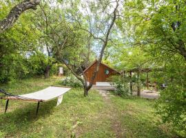 #Pinetree Cabin by halu! Villas, cabin in Kalandra