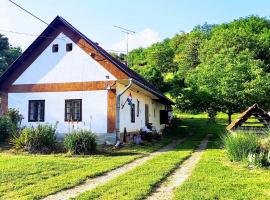 Pusztakisfalu Vendégház, hotel with parking in Lovászhetény