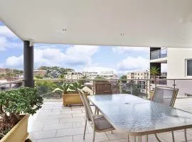 Carrington, 8 15 Government Road - spacious unit with air conditioning, lift, secure parking and close to town