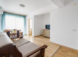 Sunny View 2 Bedroom Central Apartment，奧拉迪亞奧拉迪亞碉堡（Citadel of Oradea）附近的飯店