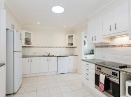 Happy Tails pet friendly air conditioned, hotel in Corlette