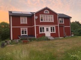 Charming house on large property on Vato, hotel with parking in Vätö