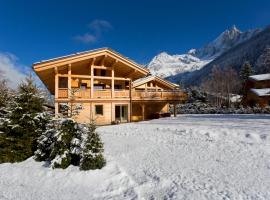 Chalet Isabelle Mountain lodge 5 star 5 bedroom en suite sauna jacuzzi, hotel in Chamonix-Mont-Blanc