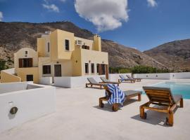 Private Villa Evgenia with swimming pool, hotel en Perissa