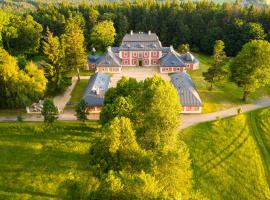 Lovecký zámek Karlštejn, hotel v destinaci Svratouch