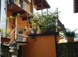 Appartamento Bilocale con TERRAZZO Lago Maggiore, lejlighed i Cossogno
