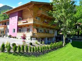 Ferienwohnung Sevim, hotel v destinaci Lermoos