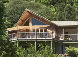 Waiotahi Valley Lodge, hotel with jacuzzis in Thames