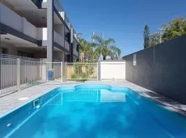 Shoal Bay Beach Apartments, 9 2 Shoal Bay Road, air conditioning, complex swimming pool and lift
