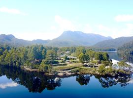 Tullah Lakeside Lodge, hotel v destinaci Tullah